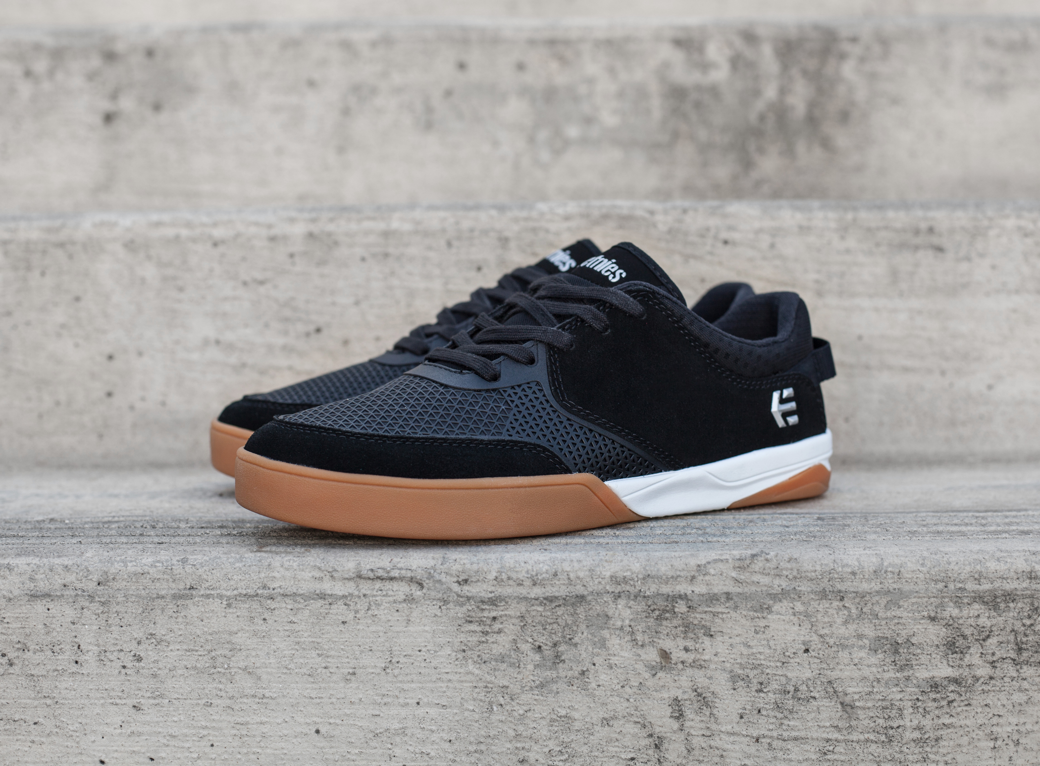 etnies Helix